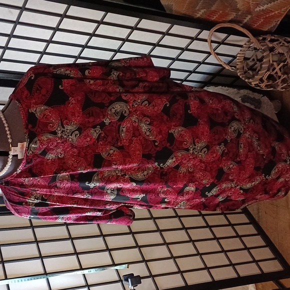 LuLaRoe Paisley Top❤️ - Picture 4 of 5